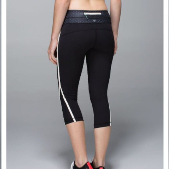 LULULEMON UP THE PACE CROP POLKA DOT LEGGINGS - 6 - Picture 1 of 6